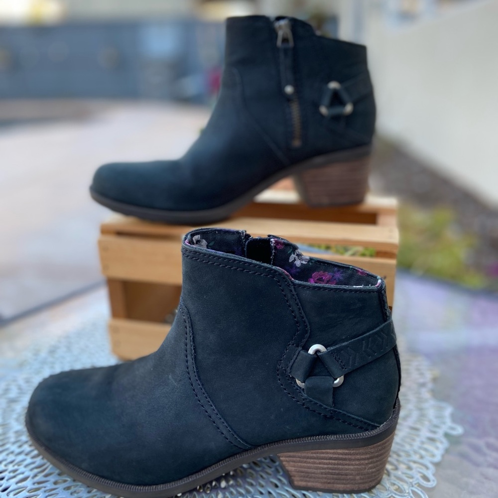 Teva Women’s Foxy Black Leather Booties 8.5 - Picture 3 of 14